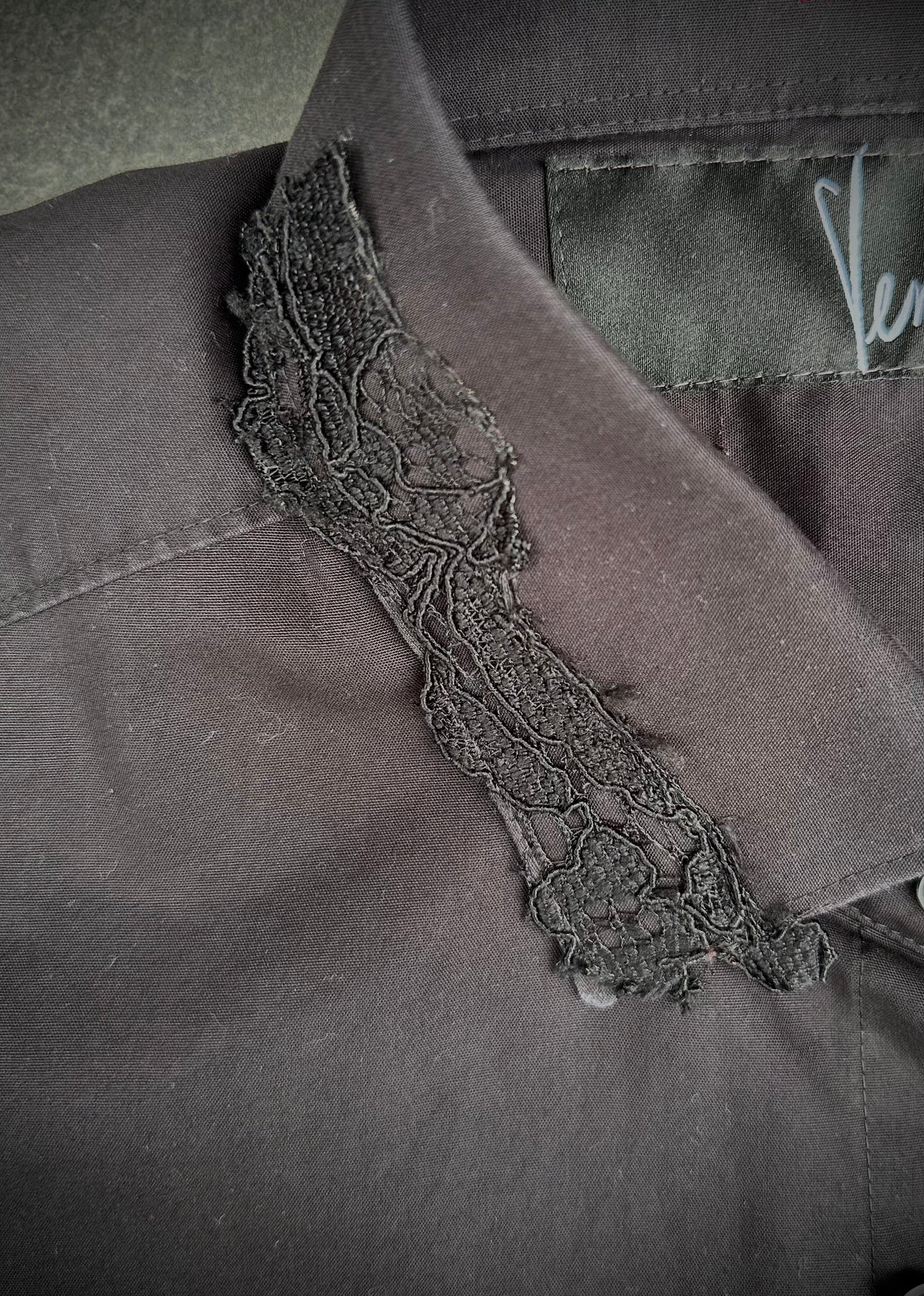 VERINI LACE BUTTON-UP
