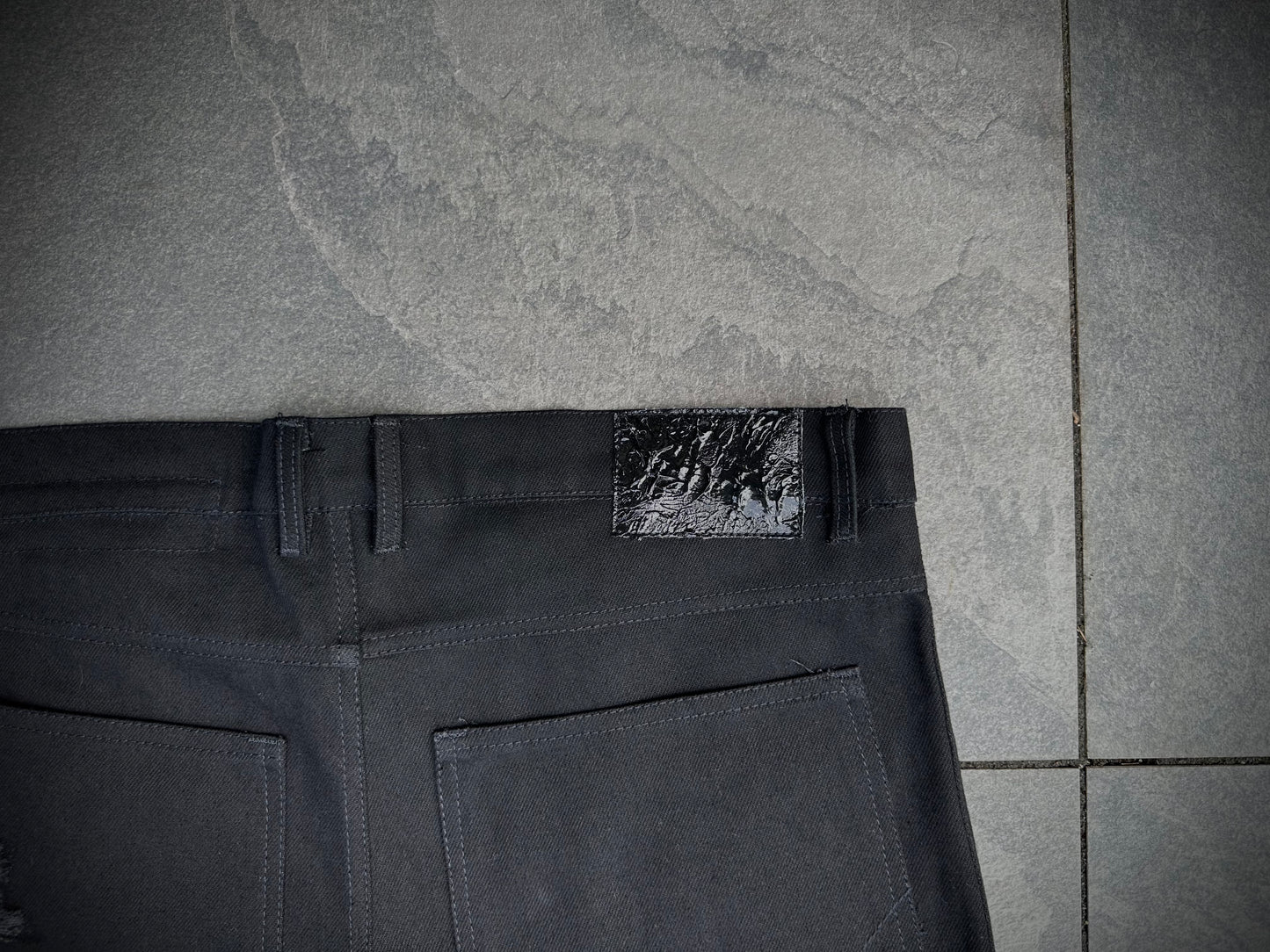 VERINI „VENT“ DISTRESSED DENIM