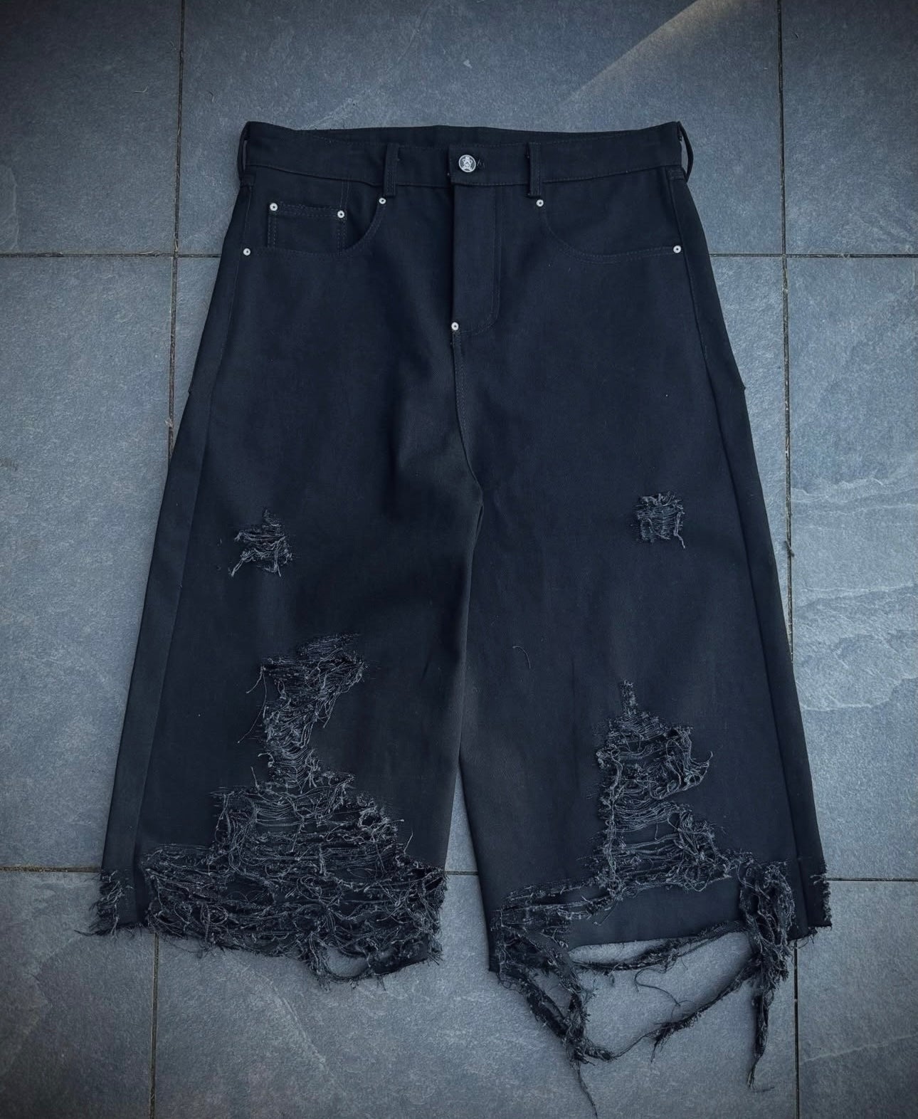 SUPER DISTRESSED JORTS