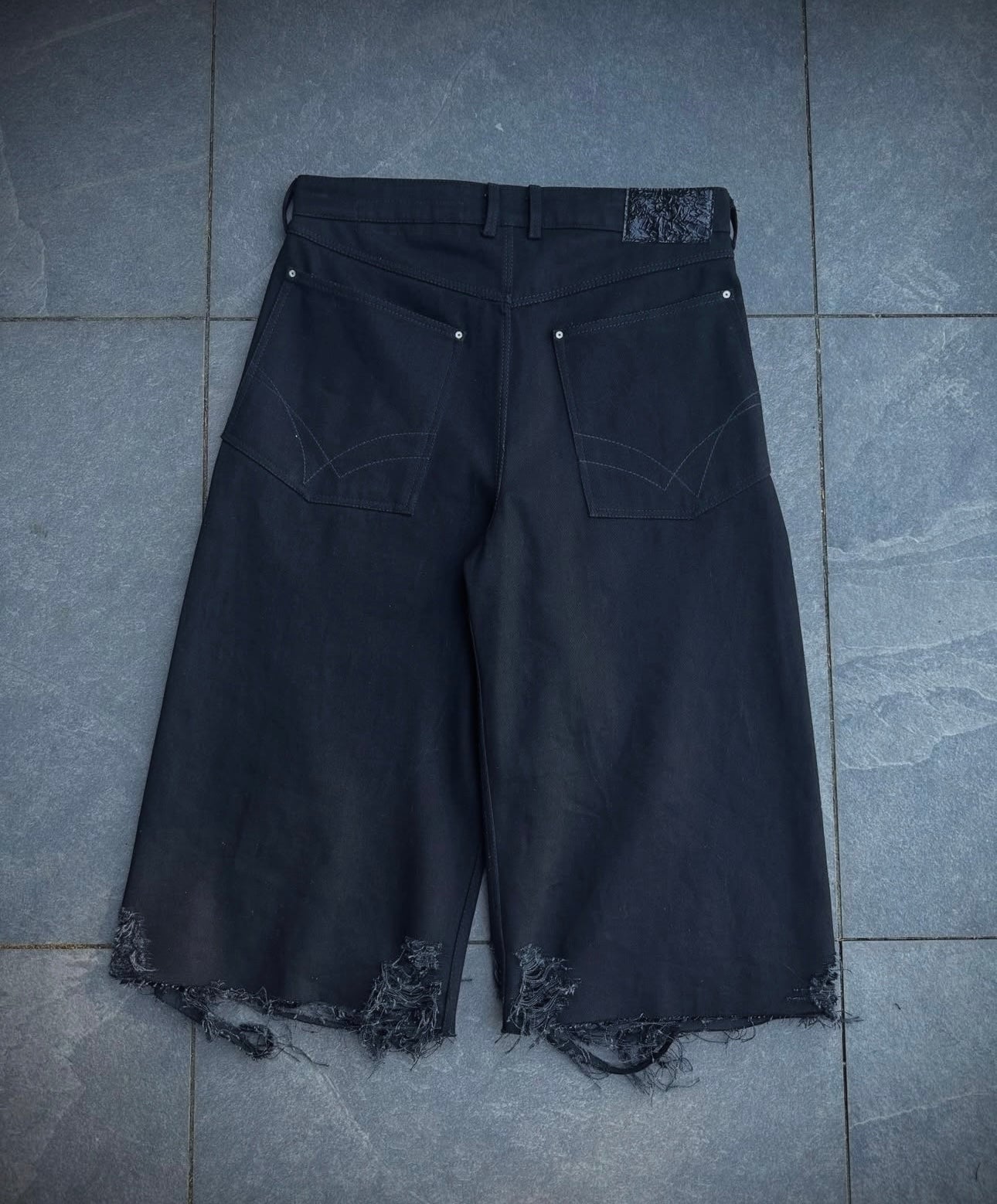 SUPER DISTRESSED JORTS