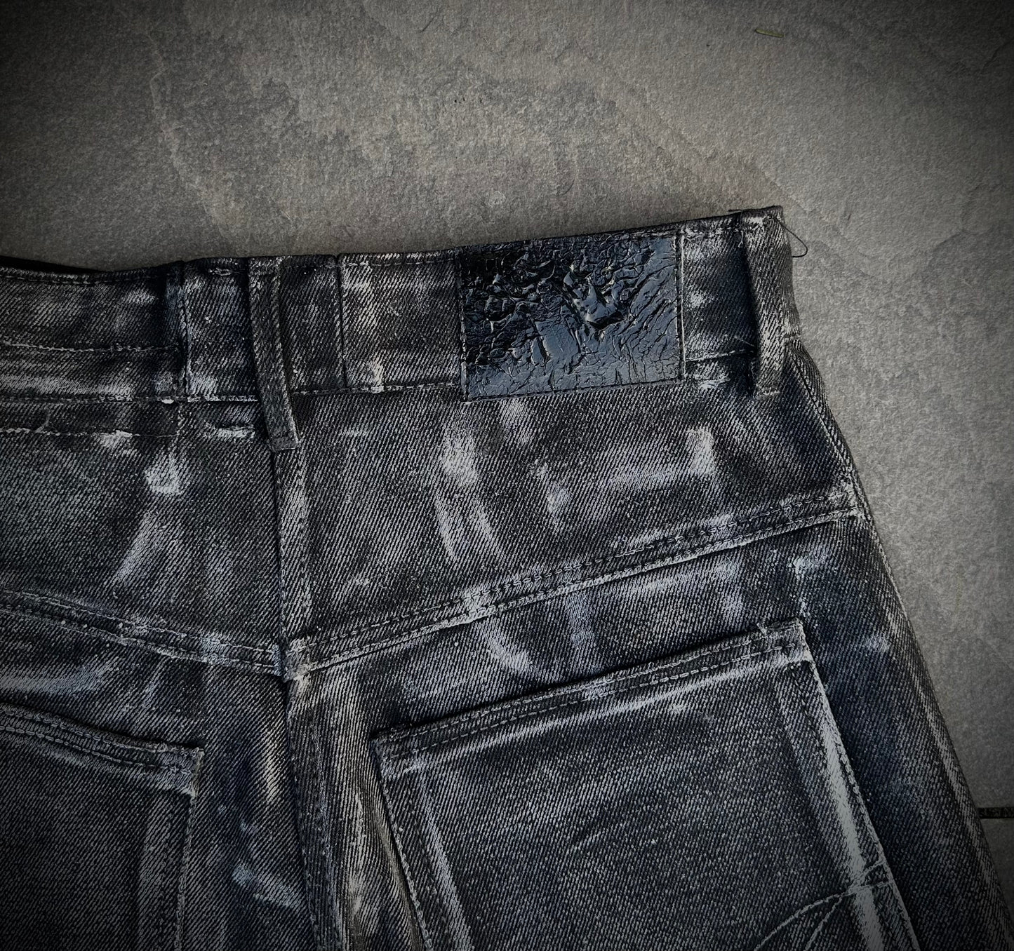WAXED BAGGY DENIM
